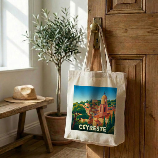 Tote bag souvenir de la ville de Ceyreste avec une illustration stylisée d'un village provençal.