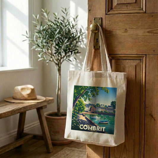 Tote bag souvenir de la ville de Combrit avec une illustration stylisée.