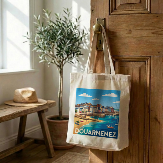 Tote bag souvenir de la ville de Douarnenez avec une illustration stylisée.