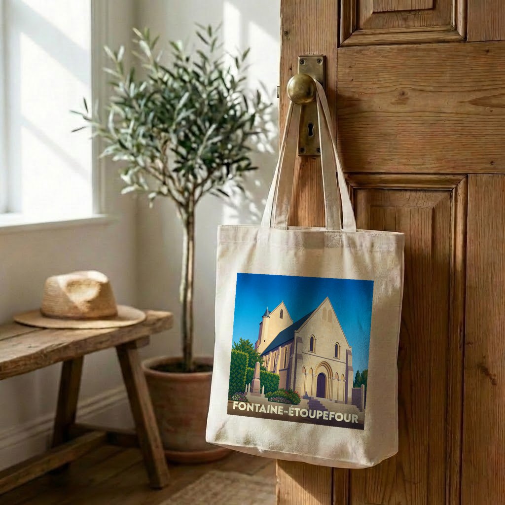 Tote bag souvenir de la ville de Fontaine-Étoupefour avec une illustration stylisée de son église.