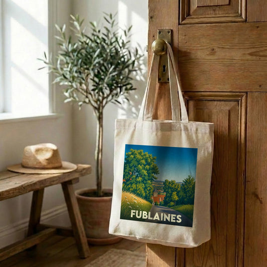 Tote bag souvenir de la ville de Fublaines avec une illustration de paysage stylisée.