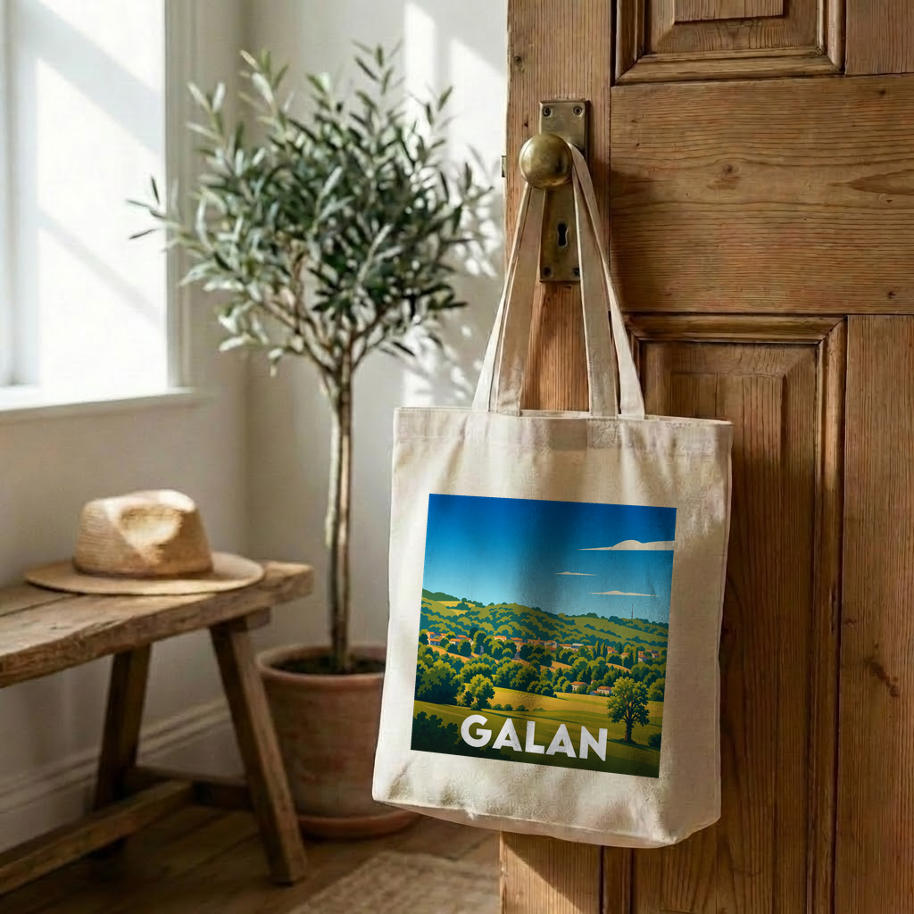 Tote bag souvenir de la ville de Galan avec une illustration de paysage stylisée.