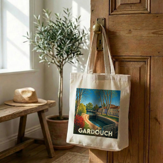 Tote bag souvenir de la ville de Gardouch avec une illustration stylisée d'un canal.