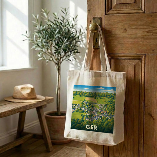 Tote bag souvenir de la ville de Ger avec une illustration paysagère stylisée.