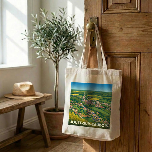 Tote bag souvenir de la ville de Jouet-sur-l'Aubois avec une illustration stylisée.