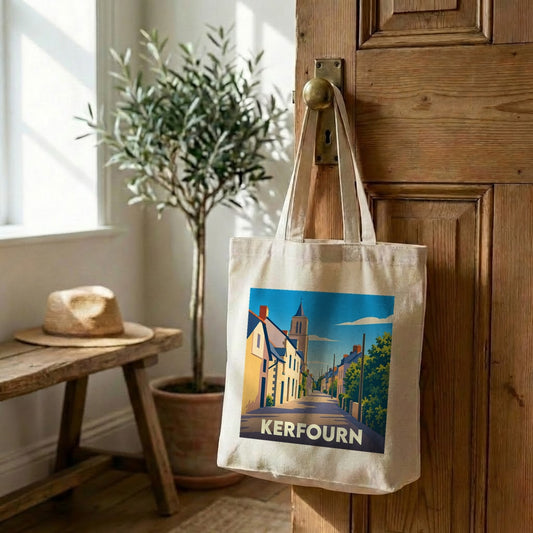 Tote bag souvenir de la ville de Kerfourn avec une illustration stylisée.