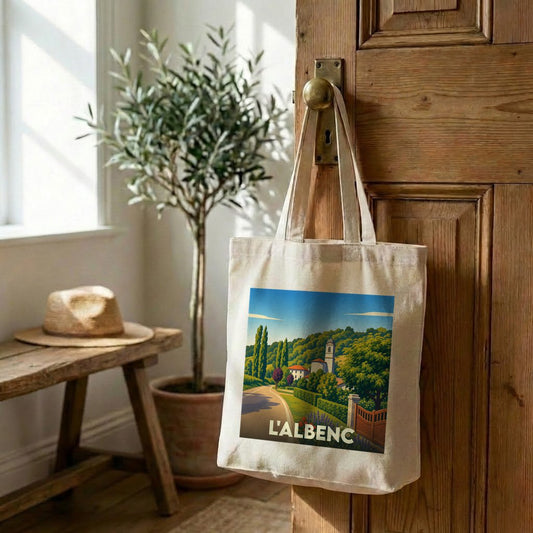 Tote bag souvenir de la ville de L'Albenc avec une illustration stylisée de son paysage.