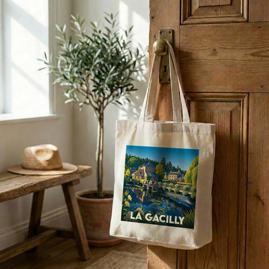 Sac cabas souvenir de la ville de La Gacilly avec une illustration stylisée.