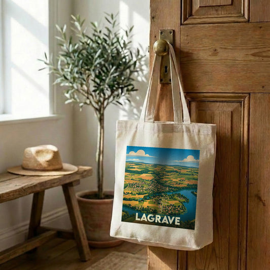 Tote bag souvenir de la ville de Lagrave avec une illustration paysagère stylisée.