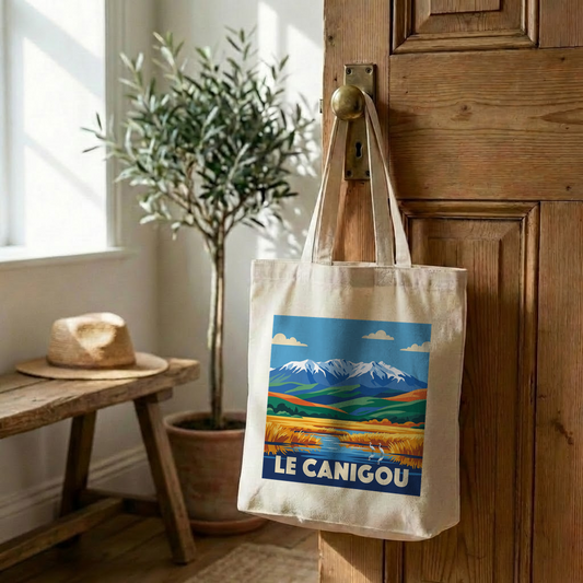 Tote bag souvenir de Le Canigou avec une illustration stylisée.