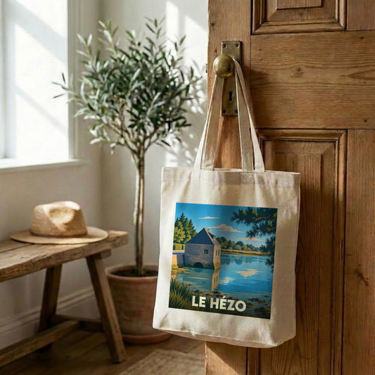 Tote bag souvenir de la ville de Le Hézo avec une illustration stylisée d'un moulin à marée.