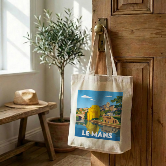 Tote bag souvenir de la ville de Le Mans avec une illustration stylisée.