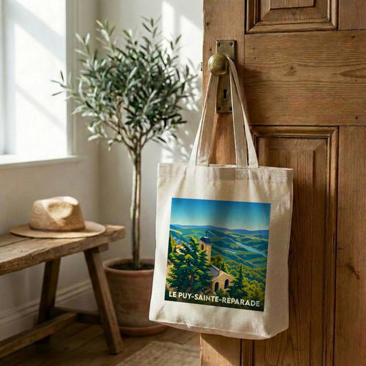 Tote bag souvenir de la ville de Le Puy-Sainte-Réparade avec une illustration stylisée de son paysage.