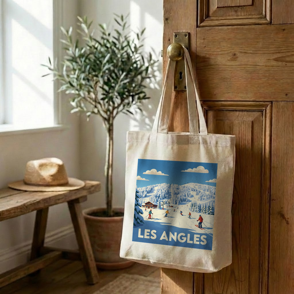 Tote bag souvenir de la ville de Les Angles avec une illustration stylisée de station de ski.