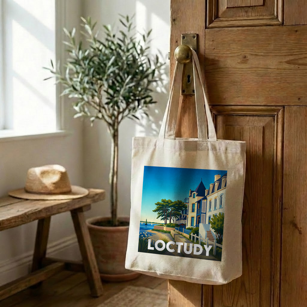 Tote bag souvenir de la ville de Loctudy avec une illustration stylisée de son front de mer.