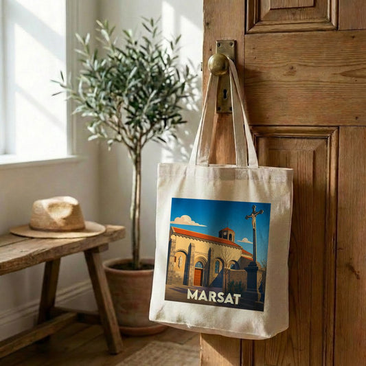 Tote bag souvenir de la ville de Marsat avec une illustration stylisée d'une église sous un ciel bleu.