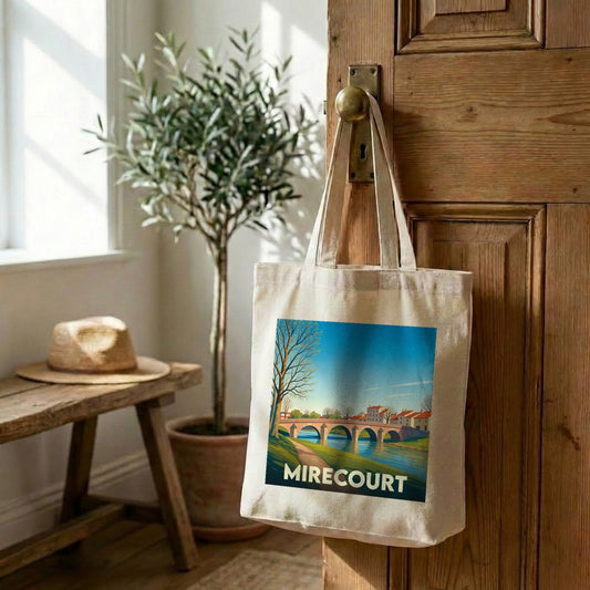 Tote bag souvenir de la ville de Mirecourt avec une illustration stylisée d'un pont sur une rivière.