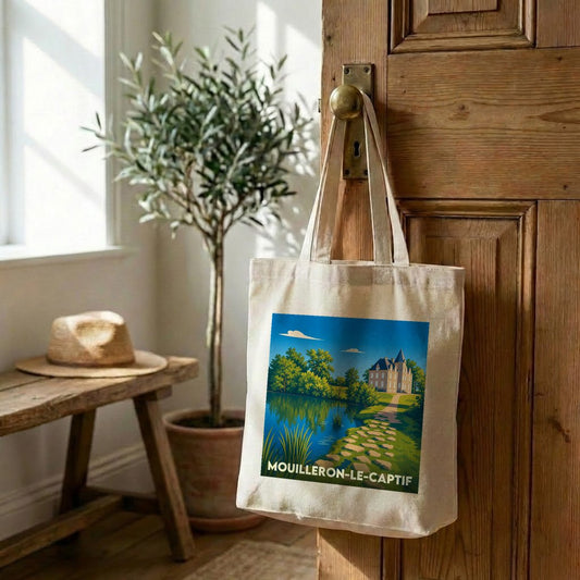 Tote bag souvenir de la ville de Mouilleron-le-Captif avec une illustration stylisée de son patrimoine.