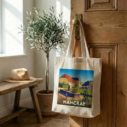 Tote bag souvenir de la ville de Nancray avec une illustration stylisée.
