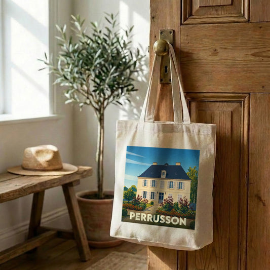 Tote bag souvenir de la ville de Perrusson avec une illustration stylisée de maison bourgeoise.