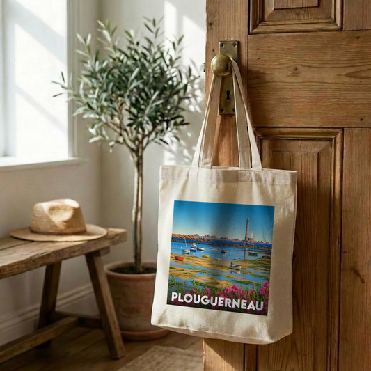 Tote bag souvenir de la ville de Plouguerneau avec une illustration côtière stylisée.