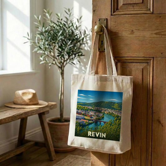 Tote bag souvenir de la ville de Revin avec une illustration stylisée.