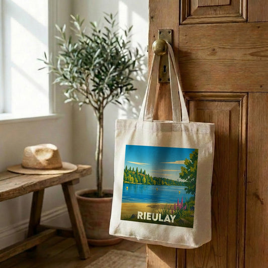 Tote bag souvenir de la ville de Rieulay avec une illustration stylisée de son lac.