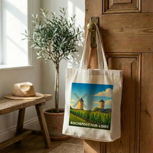 Tote bag souvenir de Rochefort-sur-Loire orné d'une illustration stylisée de moulins et de vignes.