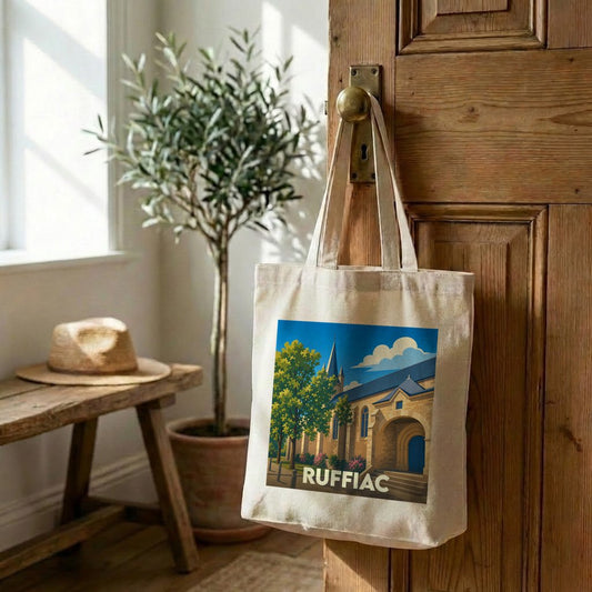 Tote bag souvenir de la ville de Ruffiac avec une illustration stylisée.