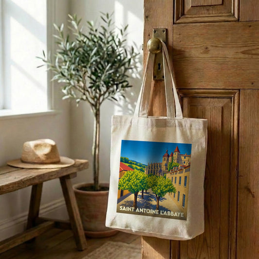 Tote bag souvenir de la ville de Saint-Antoine-l'Abbaye avec une illustration stylisée.