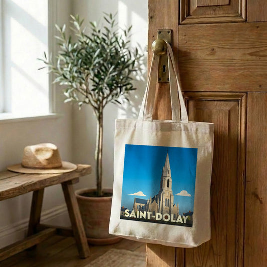 Tote bag souvenir de la ville de Saint-Dolay avec une illustration stylisée de son église.