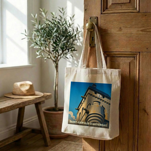 Tote bag souvenir de la ville de Saint-Gervais-d'Auvergne avec une illustration stylisée de son clocher.