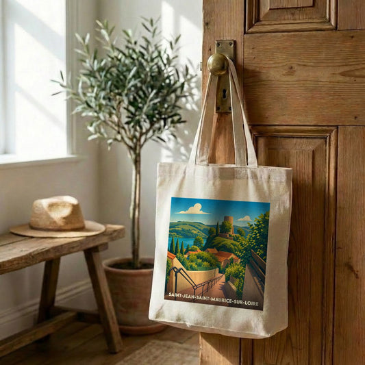 Tote bag souvenir de Saint-Jean-Saint-Maurice-sur-Loire orné d'une illustration stylisée du village et de son donjon.