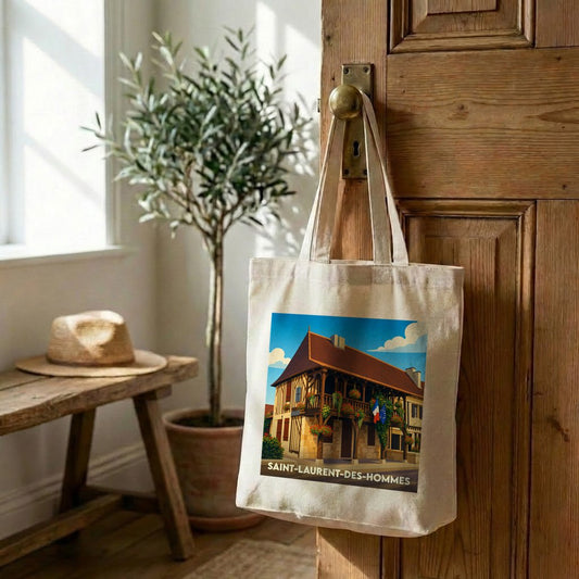 Tote bag souvenir de la ville de Saint-Laurent-des-Hommes avec une illustration stylisée d'une maison traditionnelle à colombages.