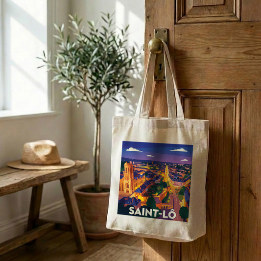 Tote bag souvenir de la ville de Saint-Lô avec une illustration stylisée.