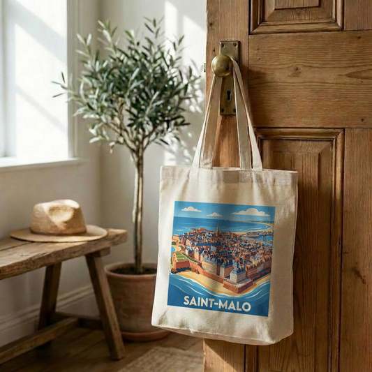 Tote bag souvenir de la ville de Saint-Malo avec une illustration stylisée.