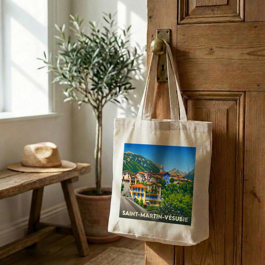 Tote bag souvenir de Saint-Martin-Vésubie orné d'une illustration colorée du village.