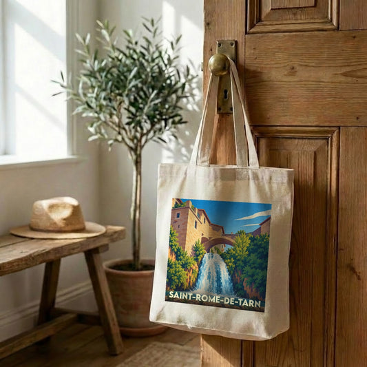 Tote bag souvenir de la ville de Saint-Rome-de-Tarn avec une illustration stylisée d'une cascade.