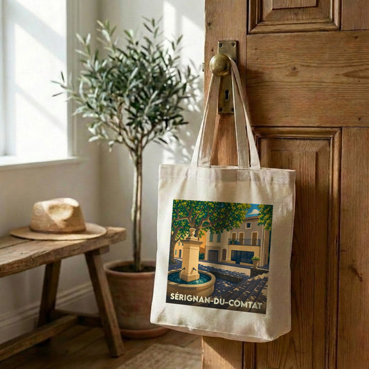 Sac tote bag souvenir de la ville de Sérignan-du-Comtat avec une illustration stylisée d'une fontaine provençale.