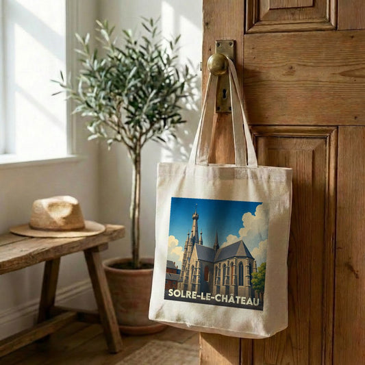 Tote bag souvenir de la ville de Solre-le-Château avec une illustration stylisée d'église.