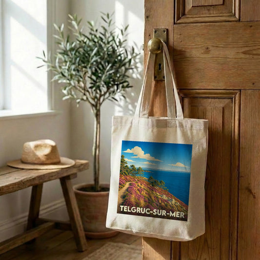 Tote bag souvenir de la ville de Telgruc-sur-Mer avec une illustration stylisée de son paysage côtier.