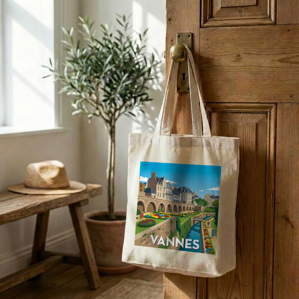 Tote bag souvenir de la ville de Vannes avec une illustration stylisée.