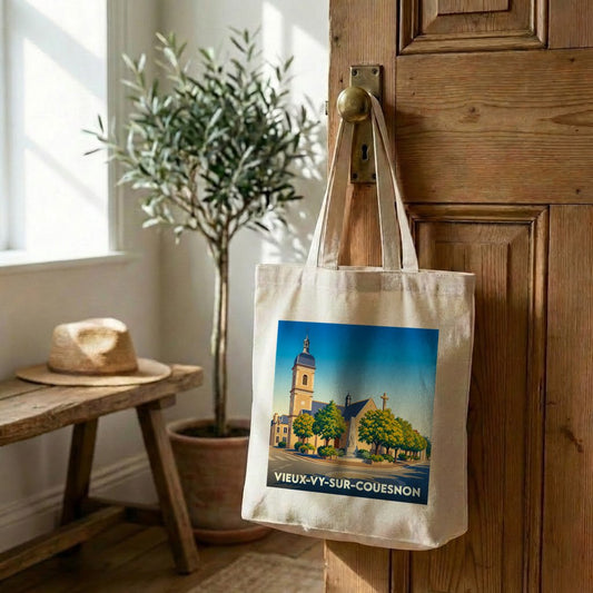 Tote bag souvenir de la ville de Vieux-Vy-sur-Couesnon avec une illustration stylisée.