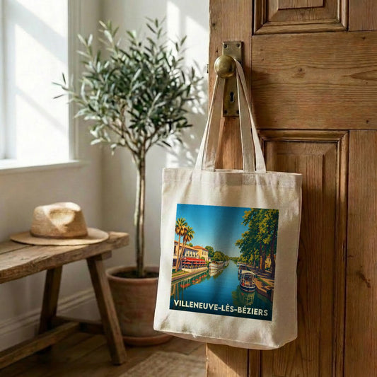 Sac en tissu (tote bag) souvenir de Villeneuve-lès-Béziers avec une illustration stylisée du canal et de ses bateaux.